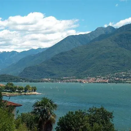 Sleeps 5 Pool Air Con Apartment Domaso