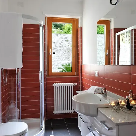 Sleeps 5 Pool Air Con Apartment